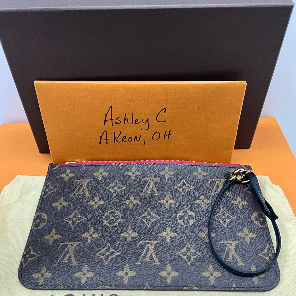 Rare Authentic Louis Vuitton Neverfull Pouch wristlet Monogram Red‎ black strap